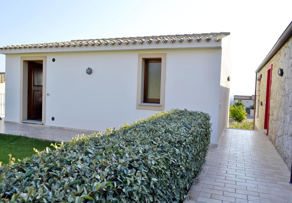 Gf Apartments La Vigna Badesi Luaran gambar