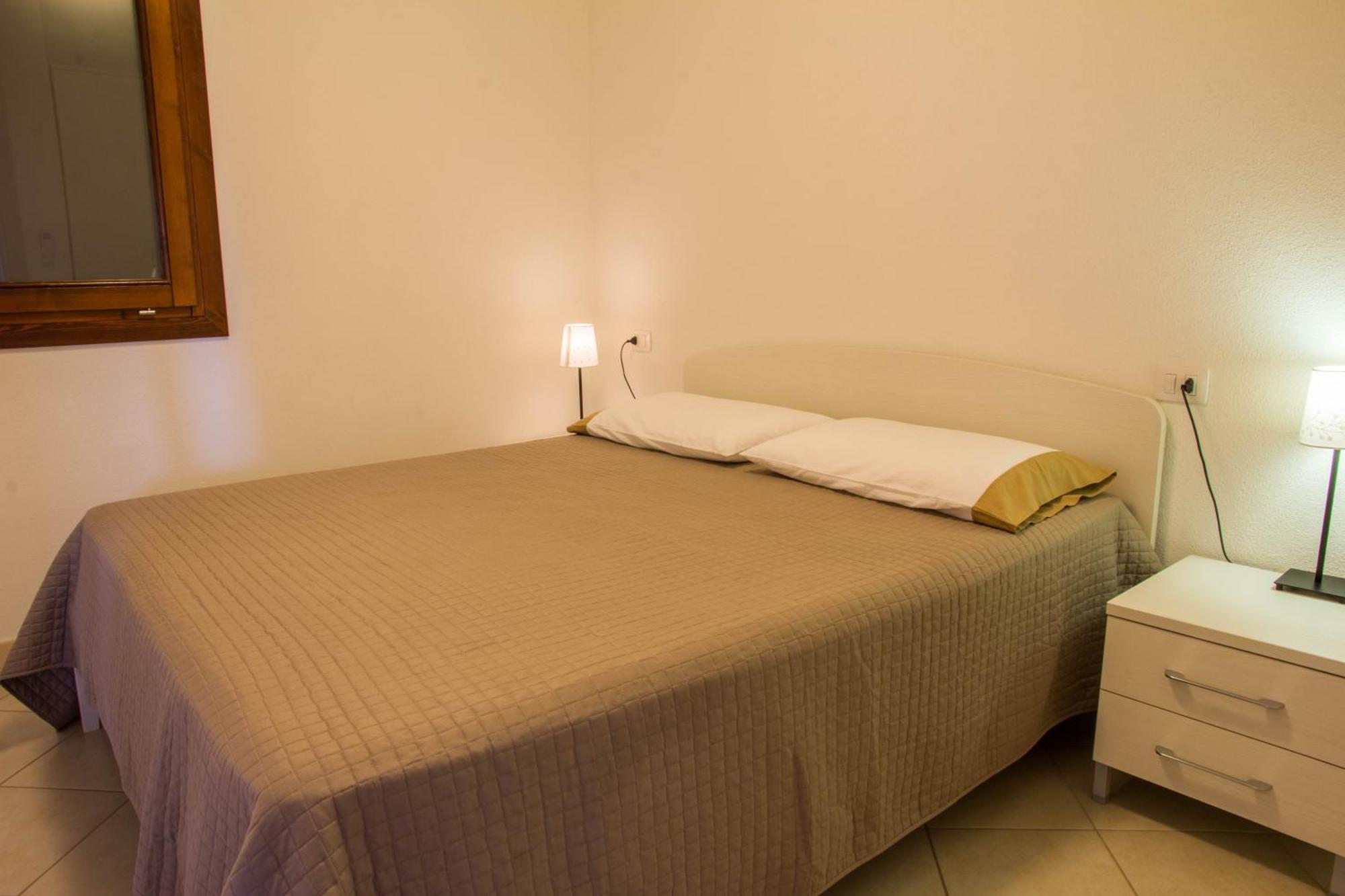 Gf Apartments La Vigna Badesi Luaran gambar