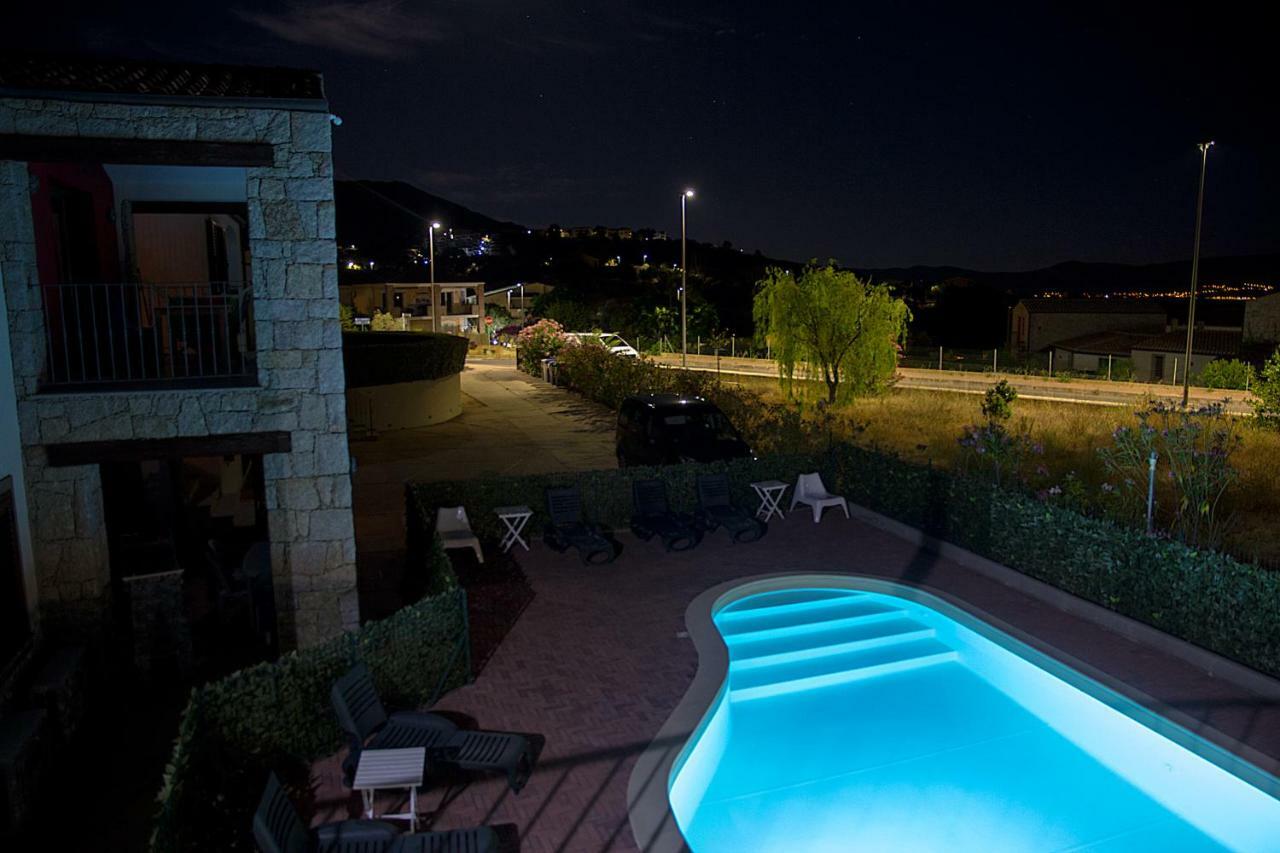 Gf Apartments La Vigna Badesi Luaran gambar